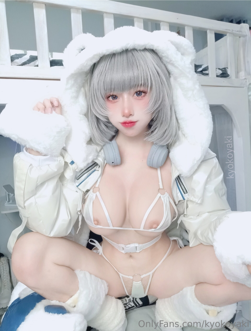 Kyokoyaki as Cinderella & Neve Ero Cosplay – NIKKE Twin glass-slipper goddesses gone wild: Cinderella’s ball gown shredded, huge tits spilling, Neve’s white latex torn open. Ahegao tongues out, dripping pussies begging “Commander, shatter us~”. Uncensored 4K-8K duo shots, zero mosaic. 