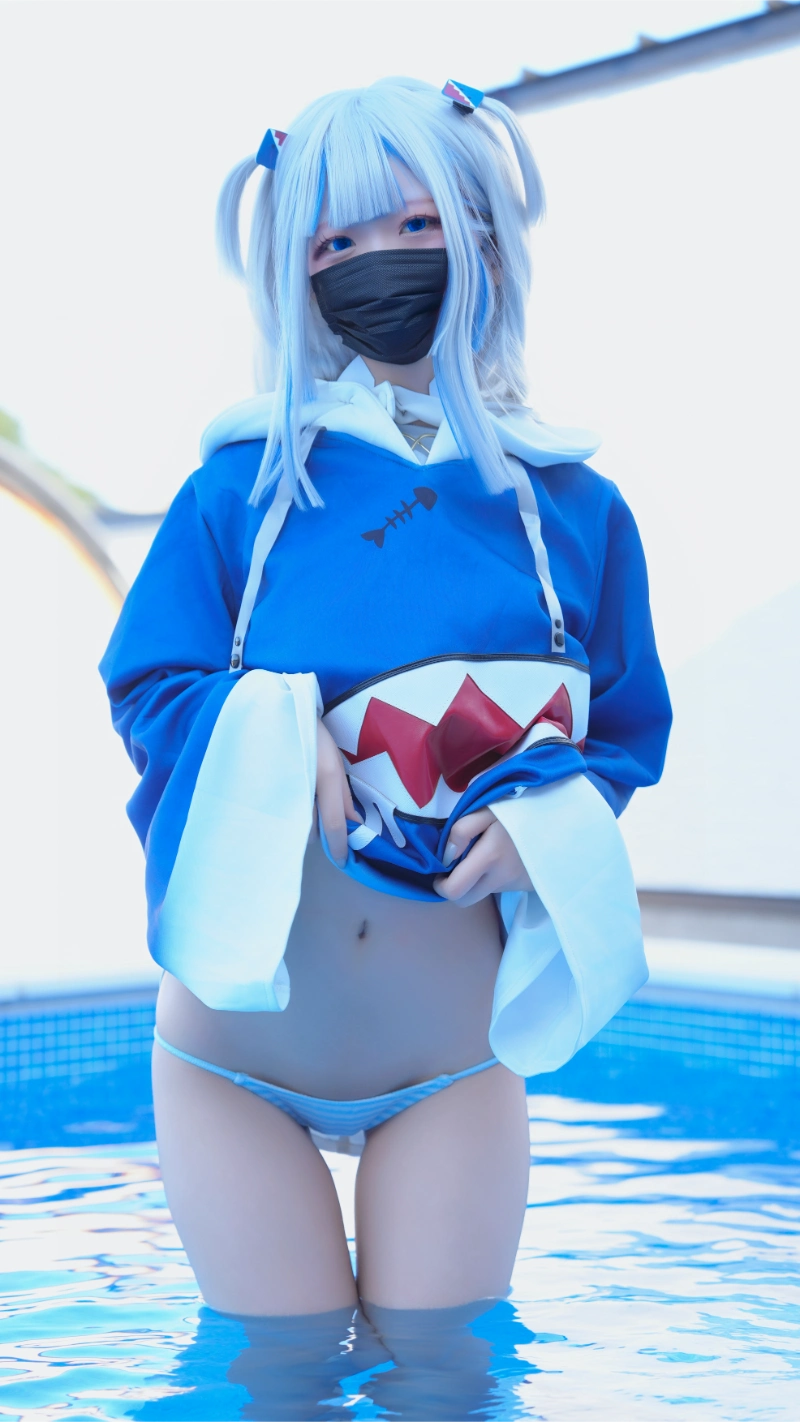 はむすけ (hamham_sk) as Gawr Gura Ero Cosplay – Hololive
Shark girl Gura’s blue hoodie ripped open, sharp teeth biting lip, huge tits spilling out. Tail wagging wildly, ahegao eyes begging “A~ bite me deeper~”. Dripping pussy under torn shorts. Uncensored 4K-8K photos + videos, zero mosaic.

