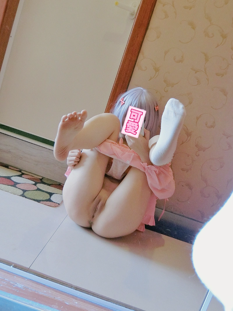 一只肉酱阿 (roujiangdajiba) as Sagiri Izumi Ero Cosplay – Eromanga Sensei
Shy silver-haired imouto gone full slut: pink hoodie ripped open, tiny panties soaked, huge tits spilling. Ahegao blushing “Onii-chan, draw your cum on me~”. Dripping pussy close-ups. Uncensored 4K-8K photos, zero mosaic.

