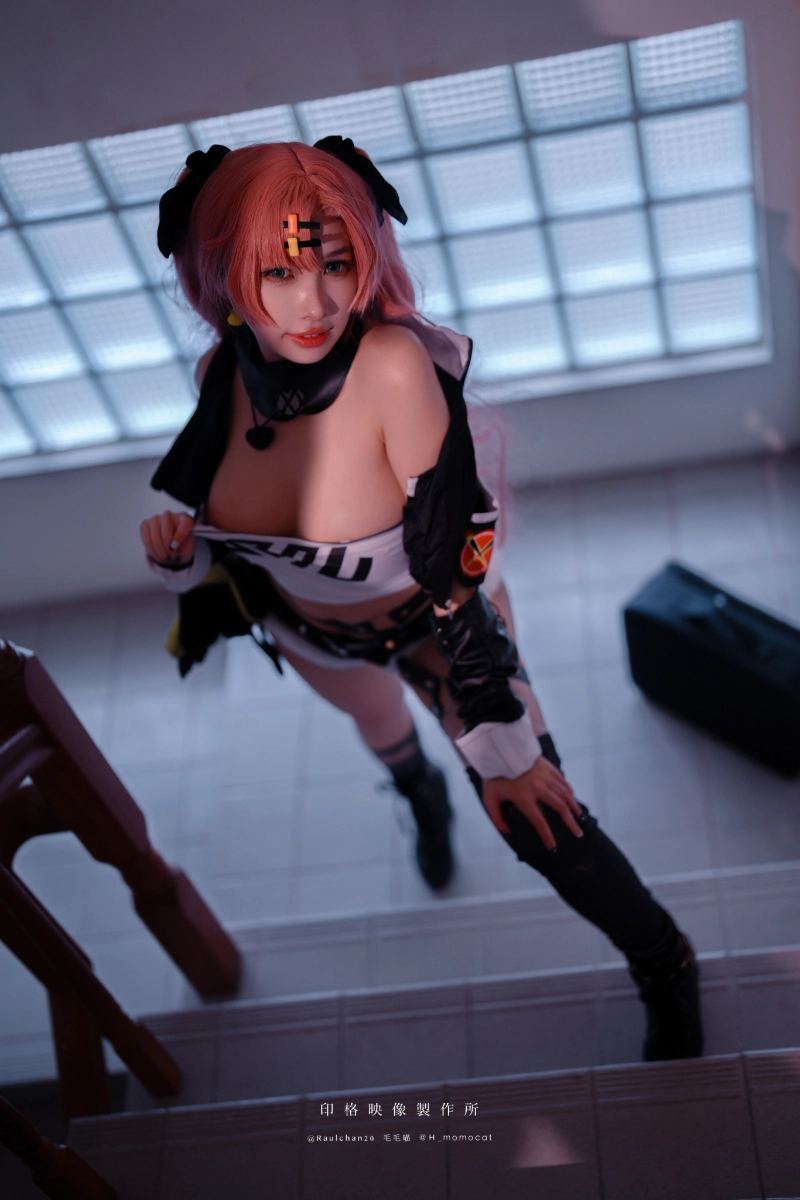 慕慕Momo as Nicole Demara Ero Cosplay – Zenless Zone Zero Cute pink hair messy, crop top ripped, huge tits bouncing, shorts pulled down. Ahegao begging “Agent, fill my case~”. Dripping uncensored 4K-8K, zero mosaic. 