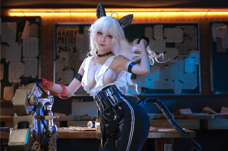 水淼Aqua as Zani Ero Cosplay – Wuthering Waves
Mysterious resonator Zani’s black outfit shredded, huge tits spilling from torn lace, silver hair wild. Ahegao eyes begging “Resonate with me deep inside~”. Dripping pussy in ripped stockings. Uncensored 4K-8K photos + videos, zero mosaic.

