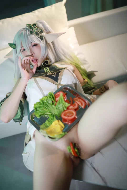 上杉绘梨落 Nahida Genshin Impact Ero Cosplay – Little grass loli begging for Traveler’s seed